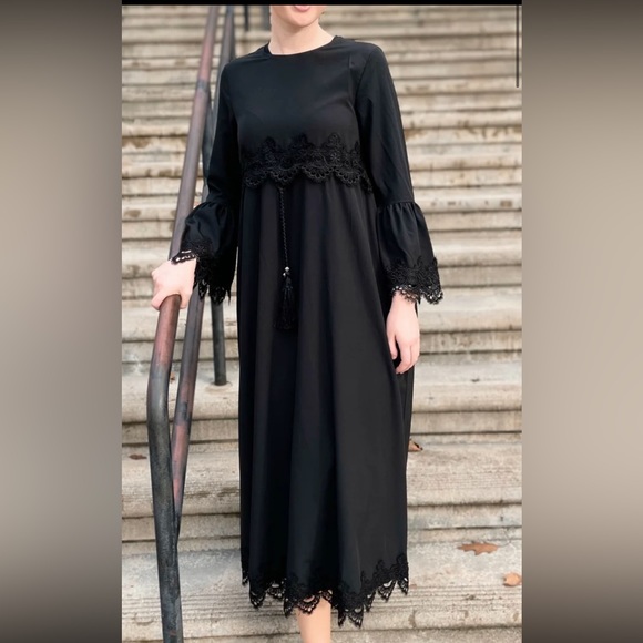 SOLD 🖤Black lace dress🖤 - Picture 2 of 2